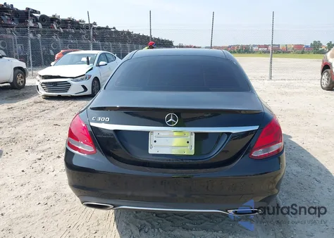 2017 Mercedes-Benz C 300 Luxury/Sport из США, поврежденный, VIN 55SWF4JB6HU200988